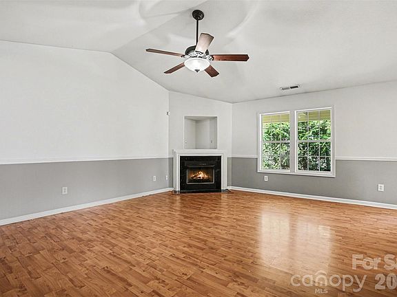 2nd image of 125 Sawhorse Dr