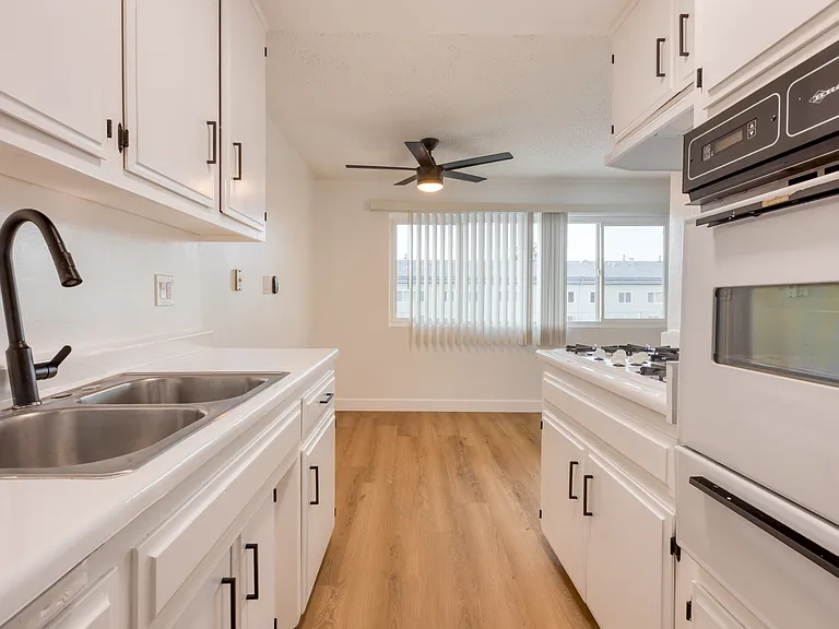 10015 Alondra Blvd — Photo 33