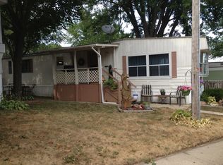 58 Hillview Ln, Freeport, IL 61032