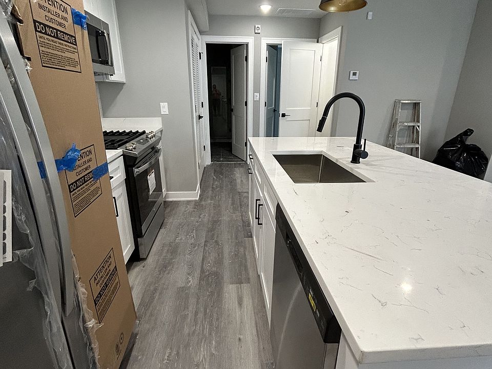 1st image of 1647 N Fairfield Ave #17274986