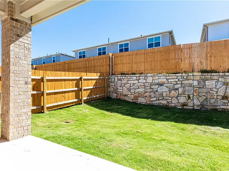 1848 Bonham Ln — Photo 17