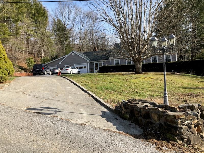 1st image of 466 M L Thompson Dr