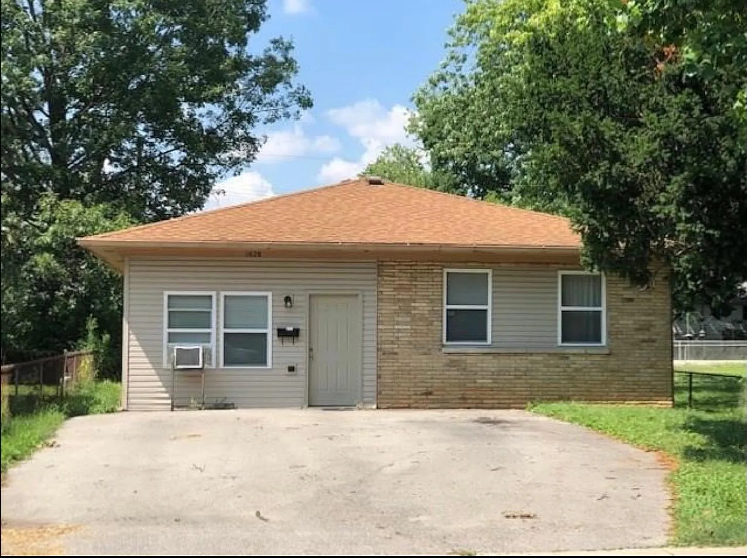 3 bed, 1050 sqft, $1,365 — Photo 1