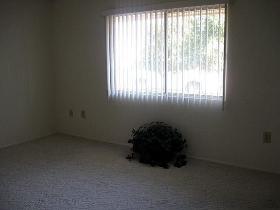 4th image of 9916 W Oakstone Dr