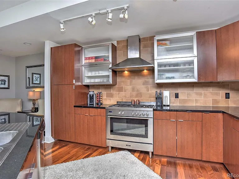 2240 N Clay St #409 — Photo 15