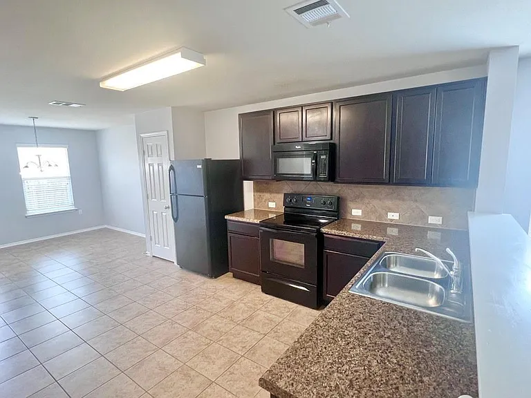 5813 Knoll Pines Pass — Photo 16