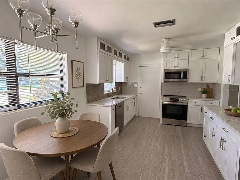164 Pinewood Ave — Photo 6