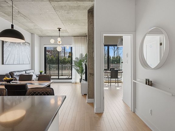 3rd image of 385 Rue Joliette #107