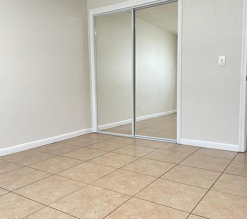 Large Newly Renovated 2 Bedroom Apartments 1596 W Blue Heron Blvd