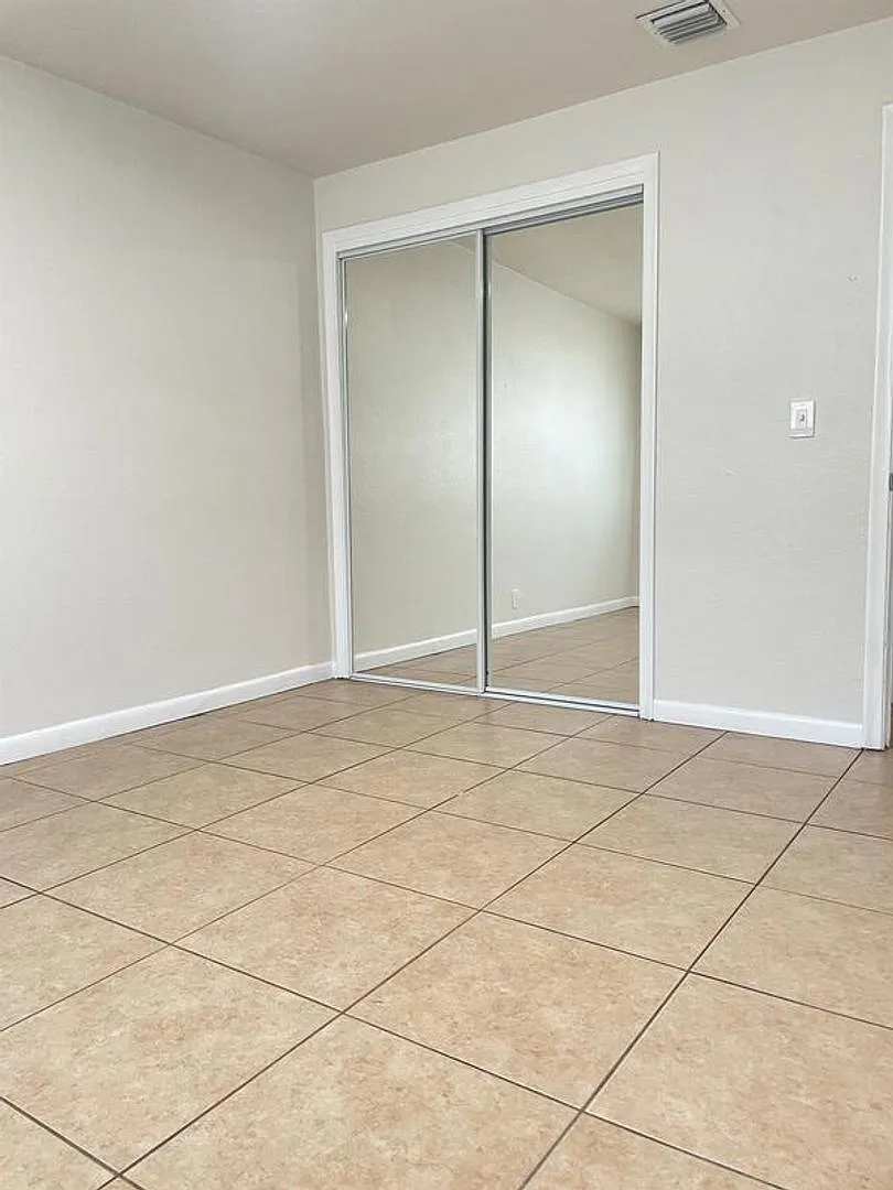 Building Photo - 1520 W Blue Heron Blvd #29