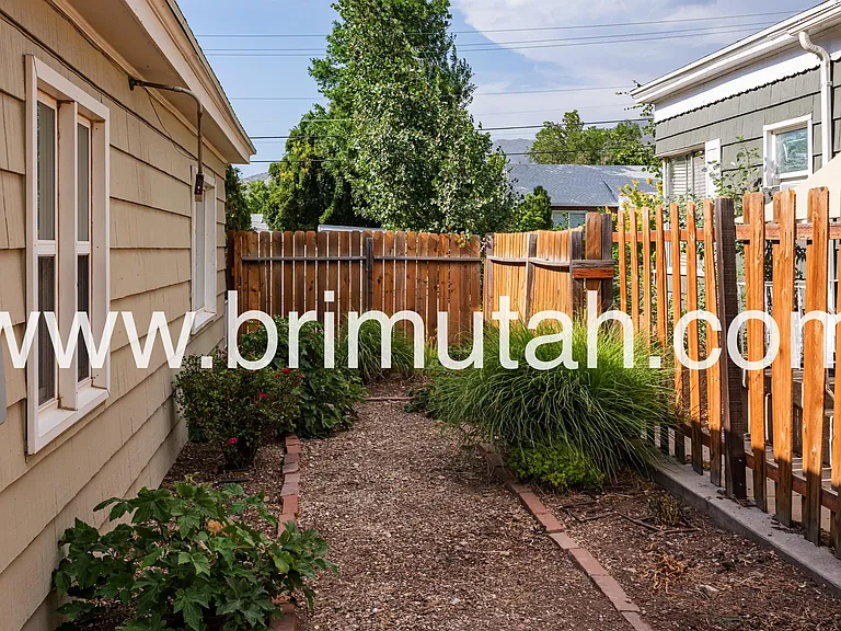 2364 E Redondo Ave — Photo 18