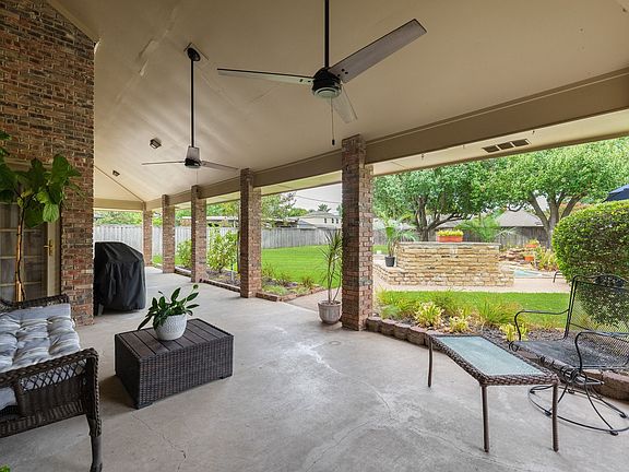 3rd image of 221 Manor Way