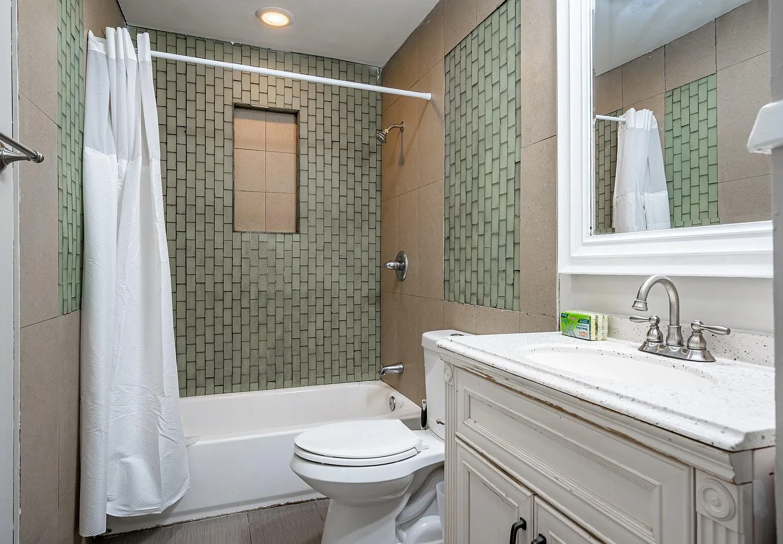 4 bed, 3.0 bath, 1940 sqft, $663 — Photo 3