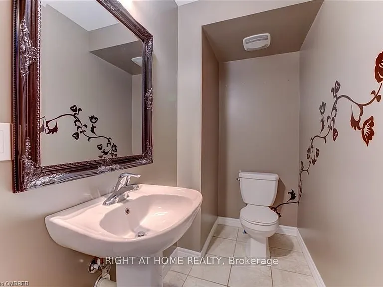 20 McConkey Cres #60 — Photo 4