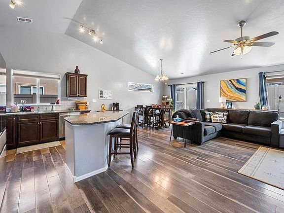 4th image of 438 Donogal Dr Unit B