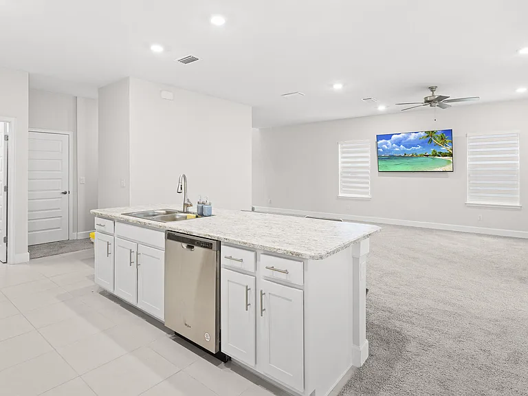 692 NE Turtleback Trl — Photo 11