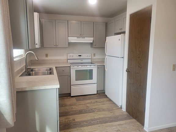 3rd image of 3214 Stephens Ave S #5
