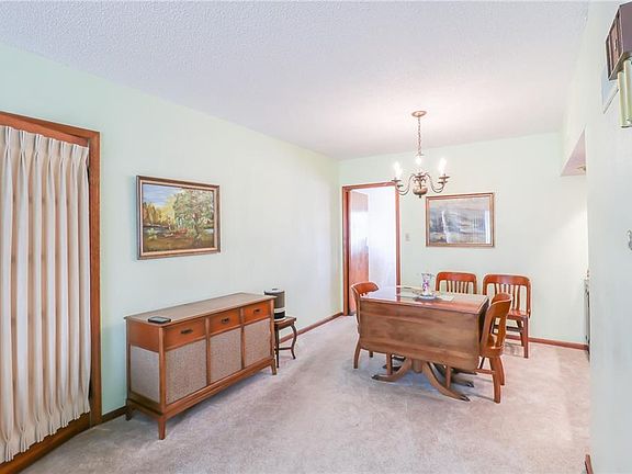 4th image of 1601 S Market St
