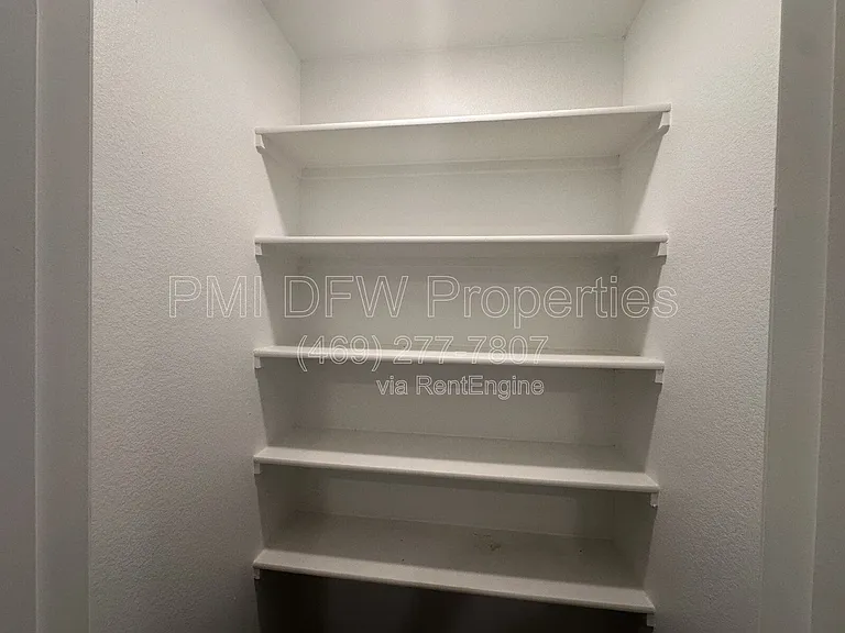 2530 Russell St — Photo 8