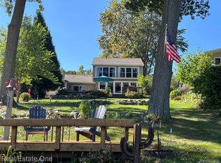 10438 King Rd, Davisburg, MI 48350