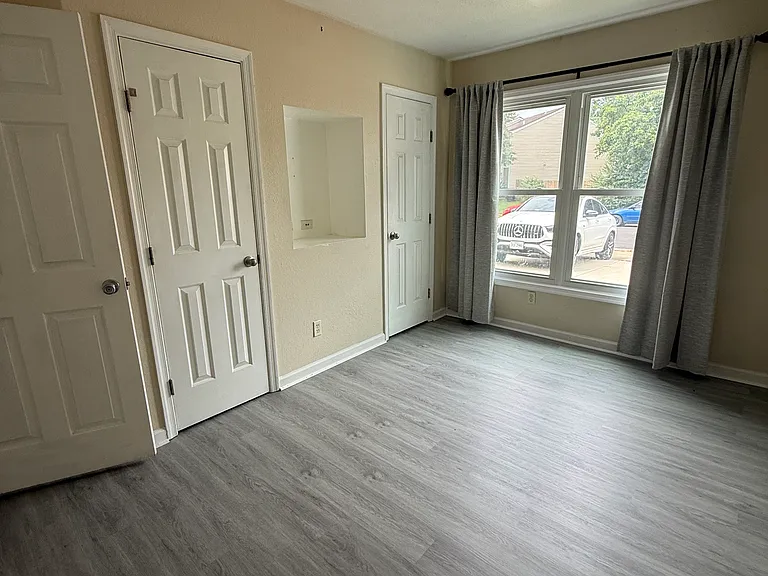 462 Falling Ln — Photo 9