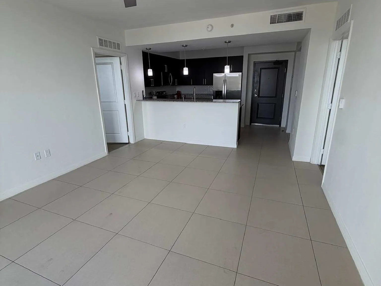 2 bed, 2.0 bath, 899 sqft, $2,626 — Photo 2