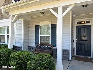 4 bed, 3.0 bath, 2041 sqft, $2,400 — Photo 3