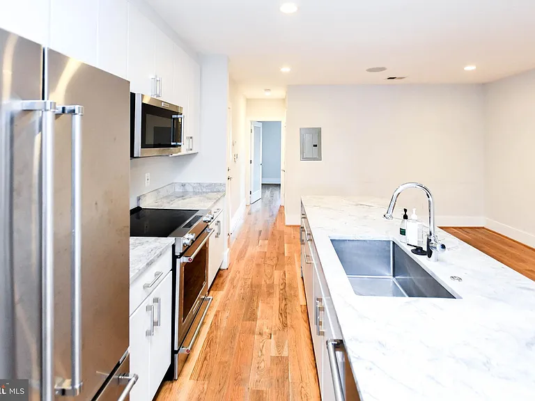 913 Quincy St NE #3 — Photo 15