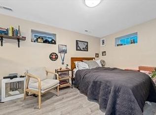 159 Windsor St #1, Cambridge, MA 02139