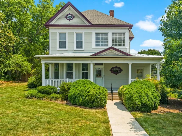 905 Broad St, Altavista, VA 24517