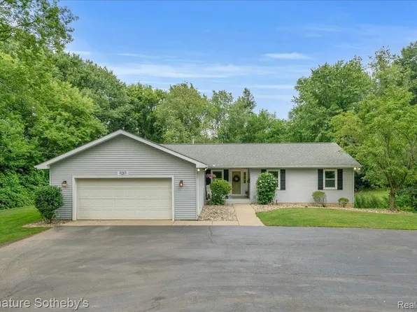 3793 Curdy Rd, Howell, MI 48855