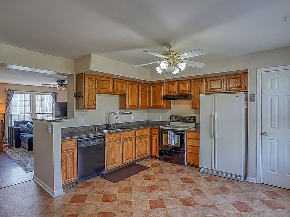 2nd image of 141 Armerina Dr