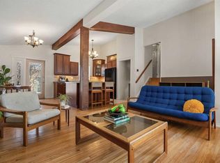 2720 W 45th St SW, Calgary, AB T3E 3T4