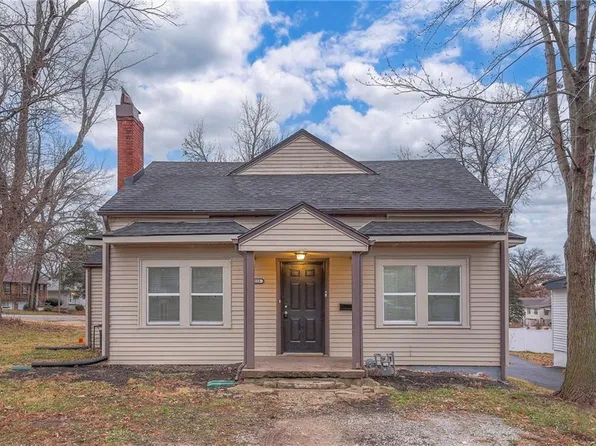 10313 E 15th St, Independence, MO 64052