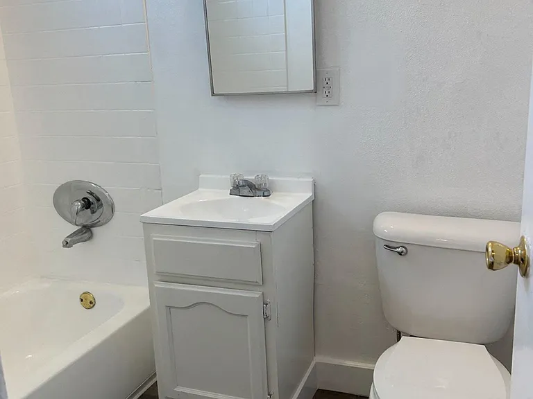 1032 Martin Luther King Jr Ave — Photo 10