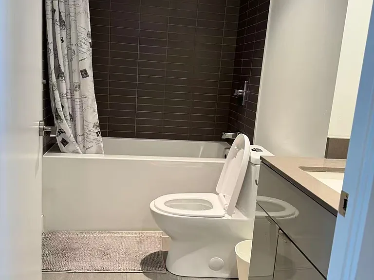 7 Grenville St #4206 — Photo 9