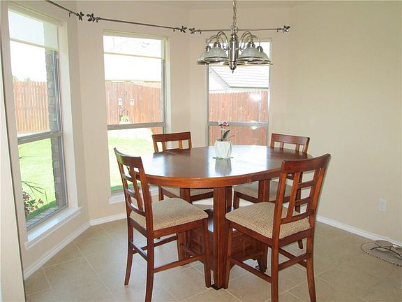 4th image of 2105 Shady Bend Cir