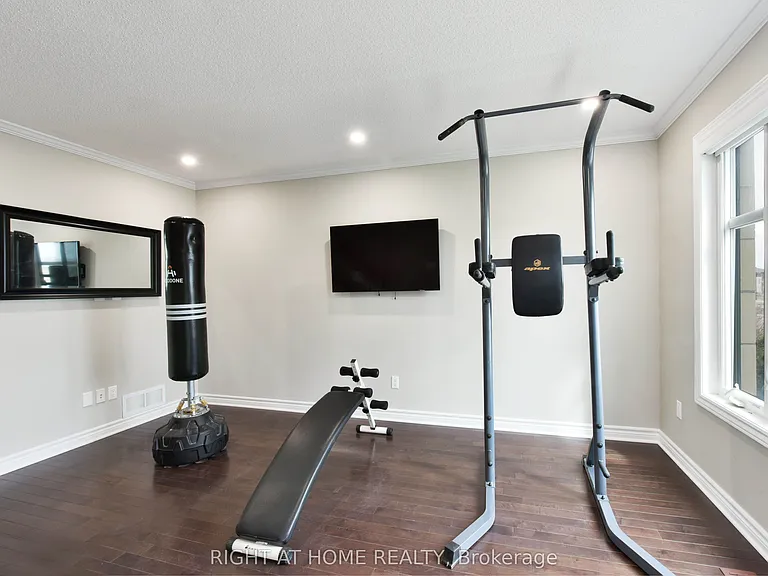 520 Silvertip Ln — Photo 4