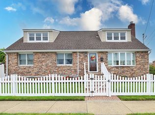 533 2nd St, Franklin Square, NY 11010