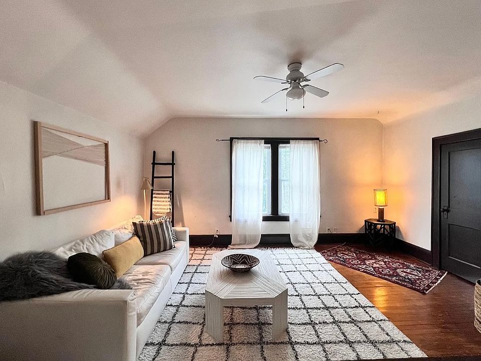 1st image of 2413 4th St NE #2