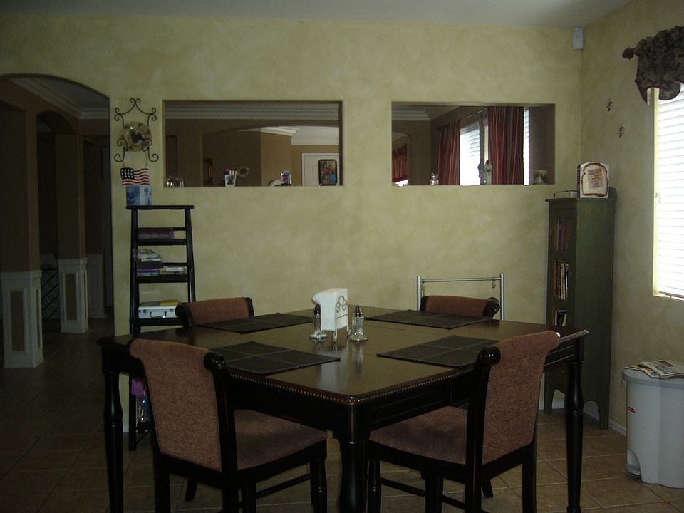 Eat-in kitchen
