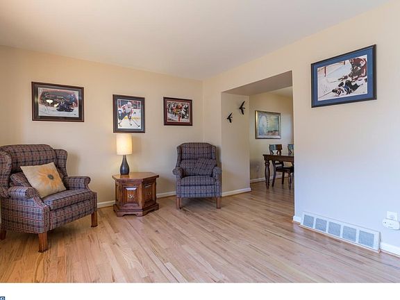 3rd image of 1322 Edwards Dr