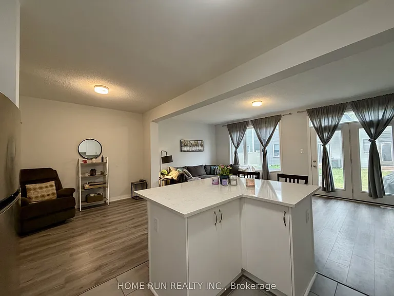 216 Billrian Cres — Photo 5