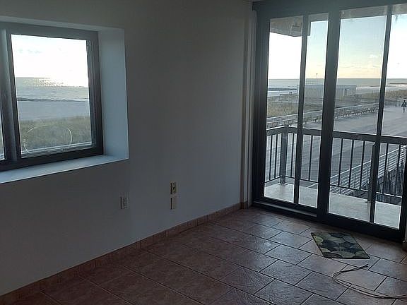 5th image of 750 W Broadway APT 3Q