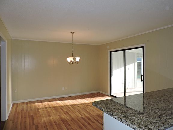 3rd image of 112 Monroe Dr