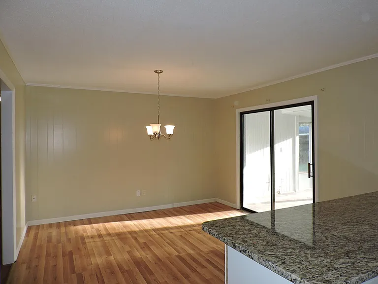 112 Monroe Dr — Photo 3