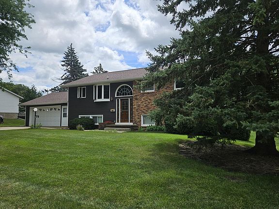3rd image of 706 7th St SE