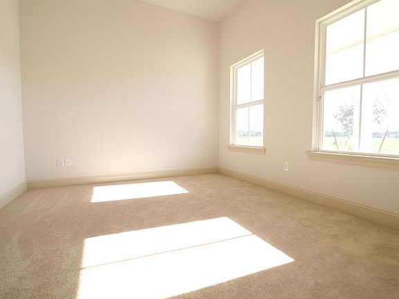 3rd image of 115 Piper Crest Ln