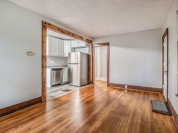 4th image of 548 Dayton Ave