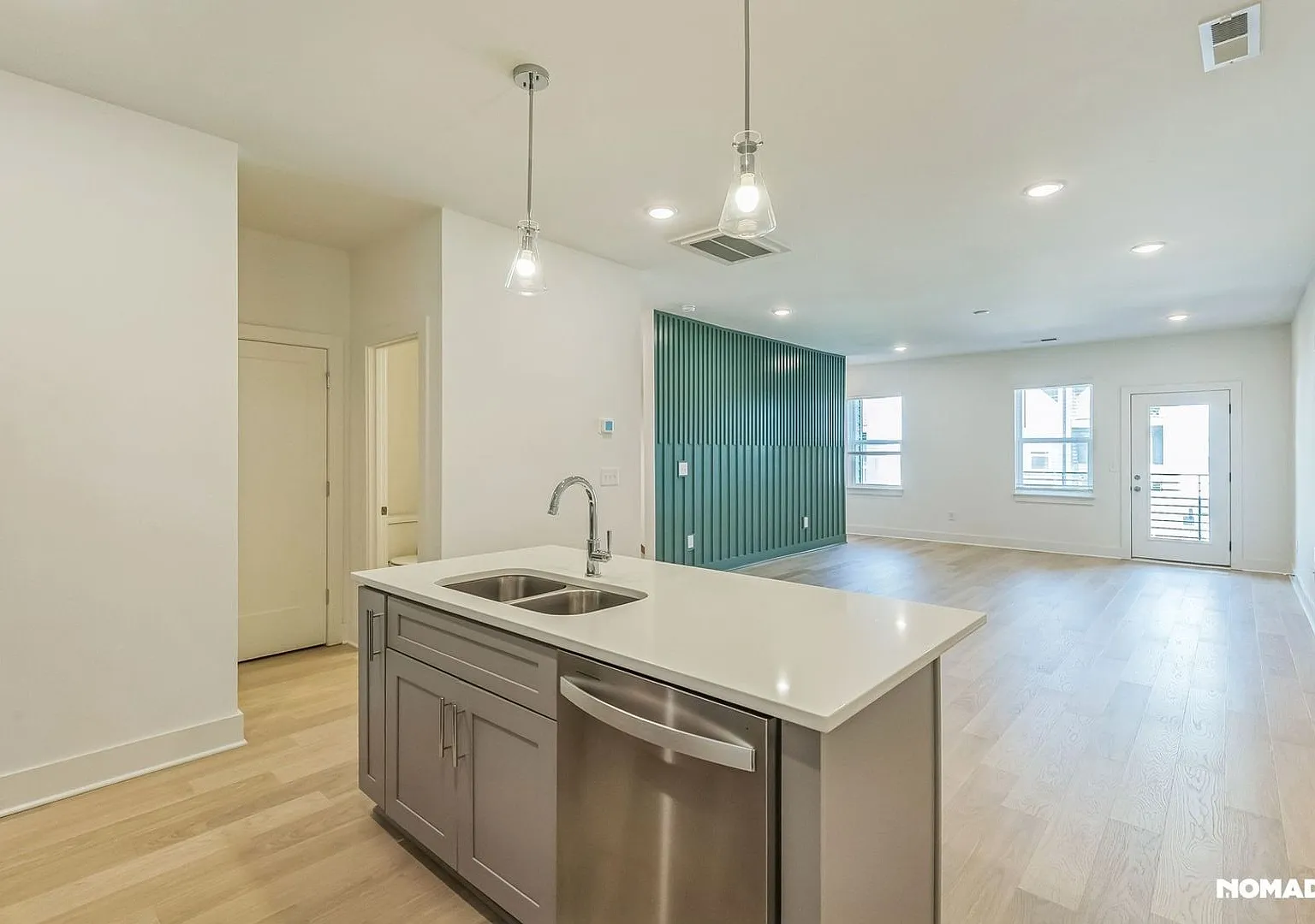 550 Markham St — Photo 2